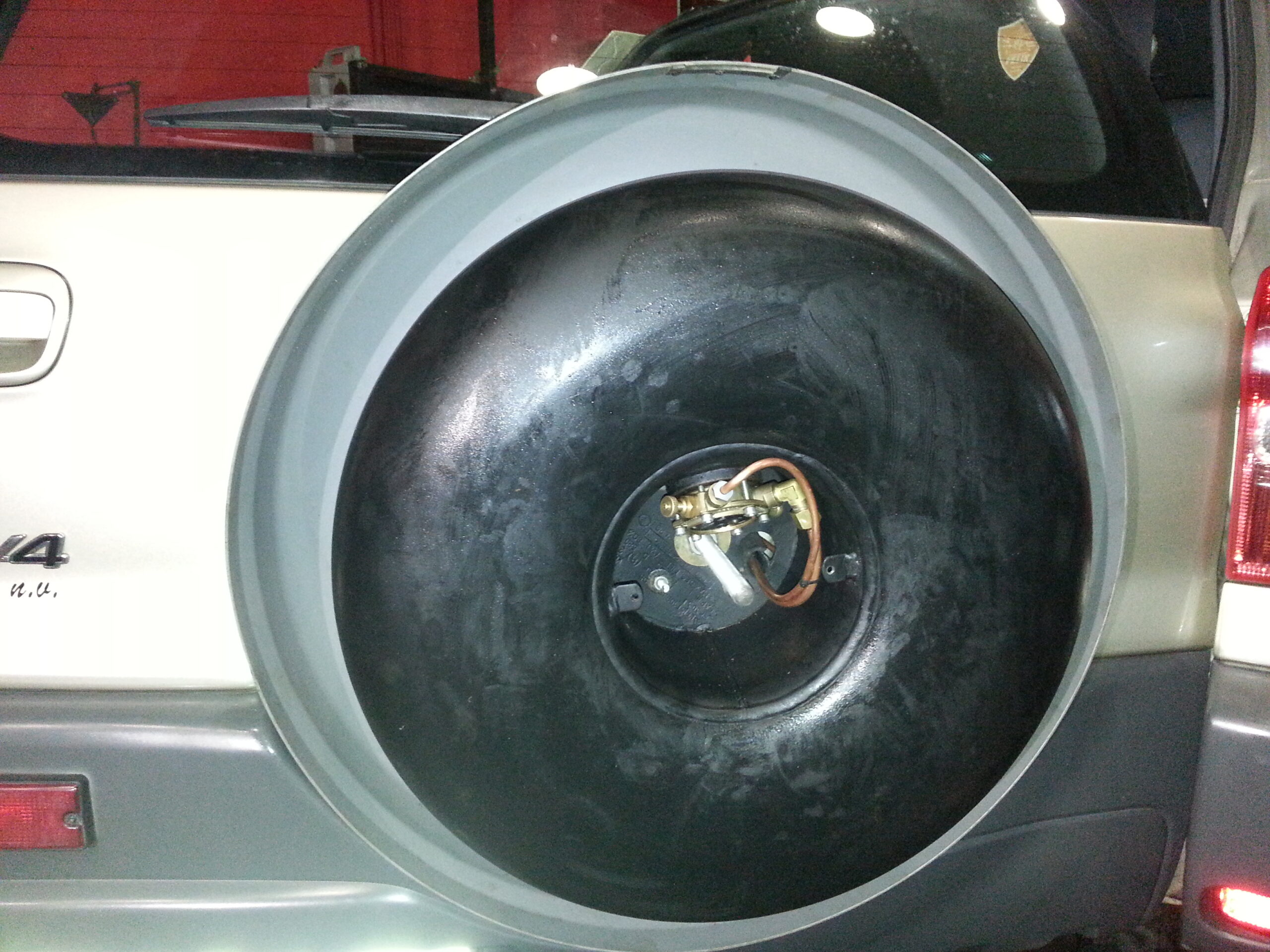 Установка газового баллона на заднюю дверь